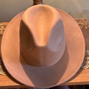 NWOT never worn smoke free fedora hat one size.